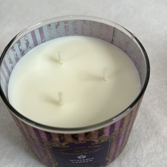 BATH & BODY WORKS NWT BRIDGERTON WISTERIA GARDEN NEW THREE WICK CANDLE - Picture 3 of 4